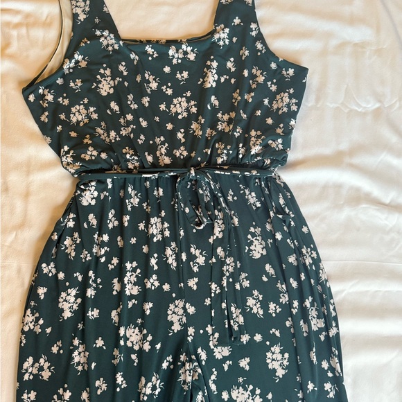 Wide leg jumpsuit. - Picture 2 of 12